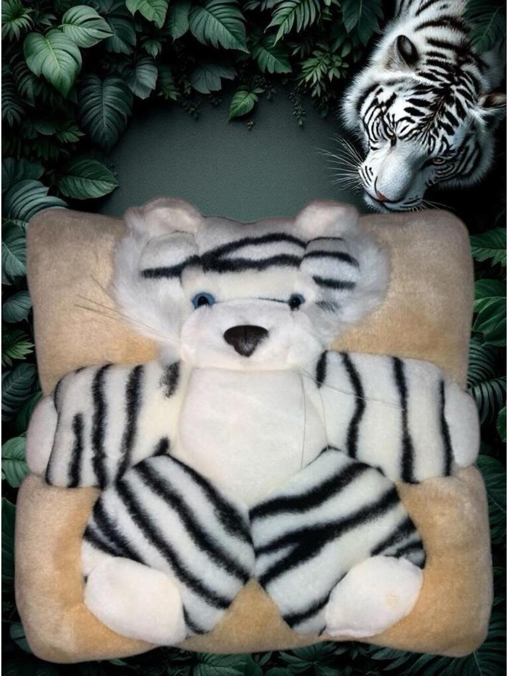 TWIE White Tiger Plush Sculpted Pillow.  11 x 11".  Adorable. Excellent Cond